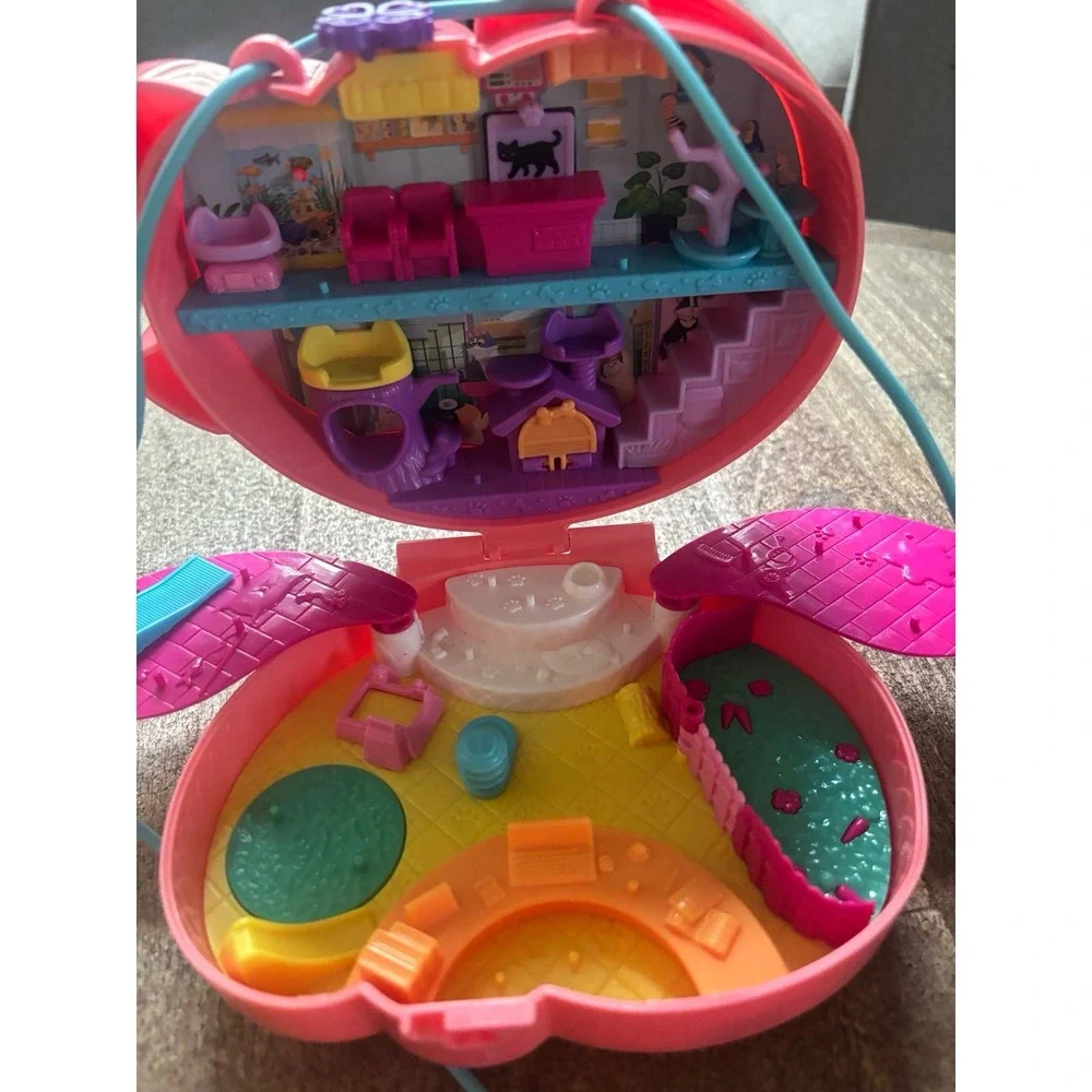 Polly Pocket Pet Vet Playset Starring Shani Cuddly Cat Purse‎ Compact